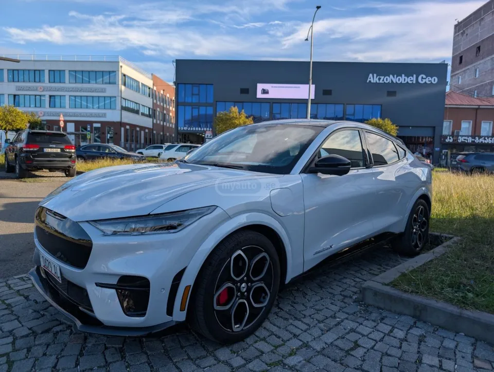Ford Mustang Mach-E GT 4dr All-Wheel Drive Automat 2023 — миниатюра 2