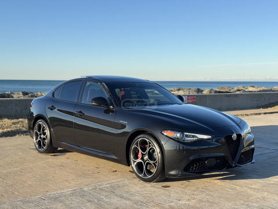 Alfa Romeo Giulia 2023 — миниатюра 2