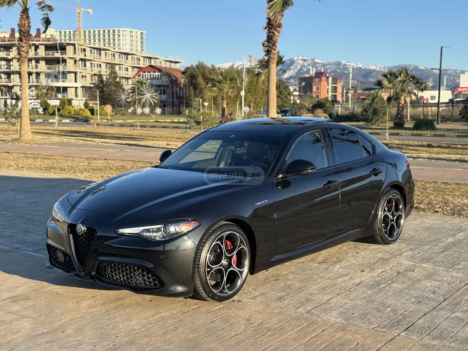 Alfa Romeo Giulia 2023 — фото 1, купить с доставкой в Москву