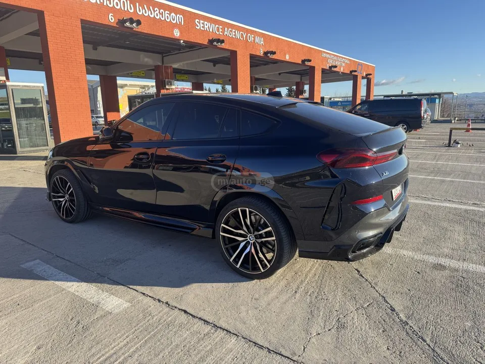 BMW X6 M50i 4dr All-Wheel Drive Sport 2023 — миниатюра 3