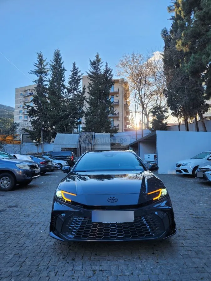 Toyota Camry 2025 — миниатюра 2
