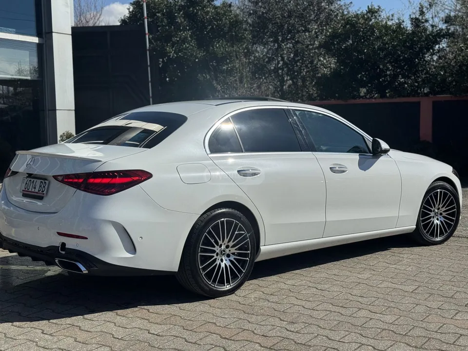 Mercedes-Benz C 300 2023 — миниатюра 3