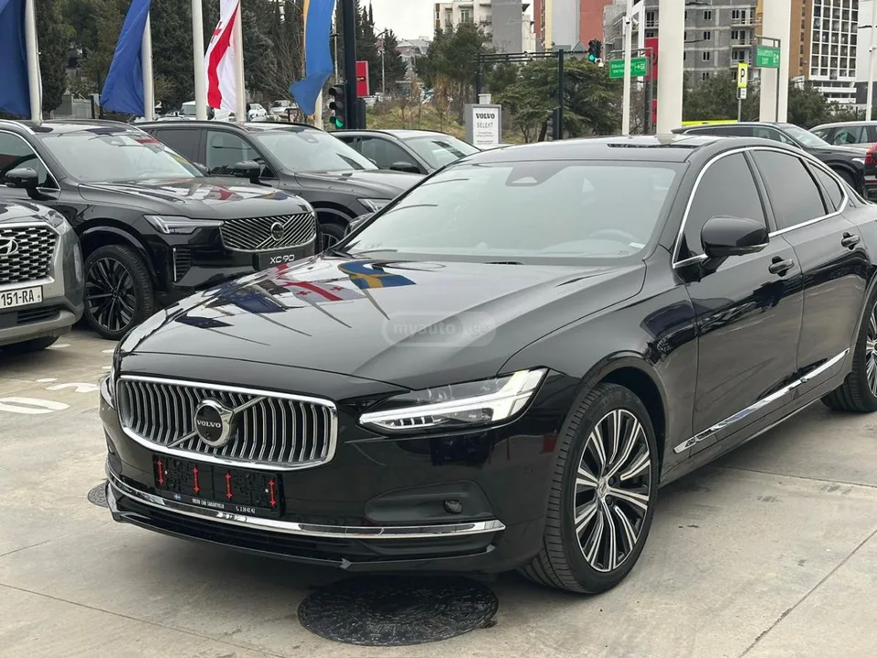 Volvo S 90 2023 — фото 1, купить с доставкой в Москву
