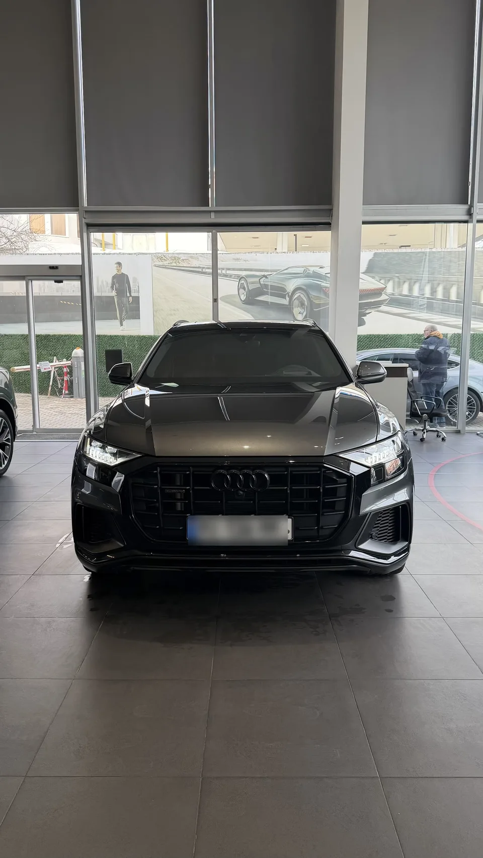 Audi Q8 2023 — фото 1, купить с доставкой в Москву