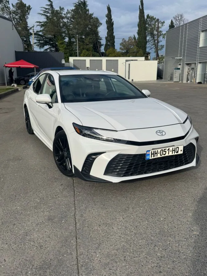 Toyota Camry 2024 — фото 1, купить с доставкой в Москву