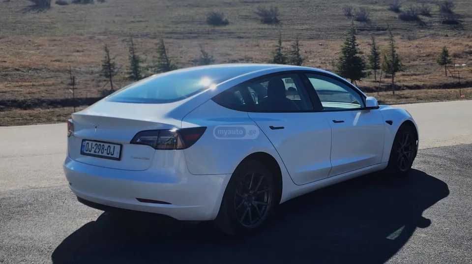 Tesla Model 3 Dual Motor, Long Range 2022 — миниатюра 2