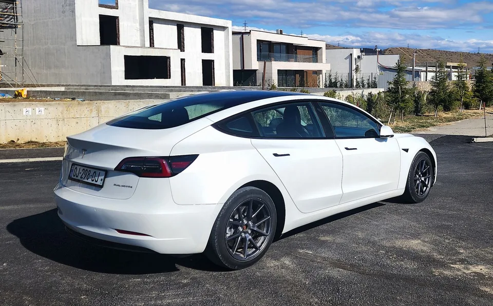 Tesla Model 3 Dual Motor, Long Range 2022 — миниатюра 4