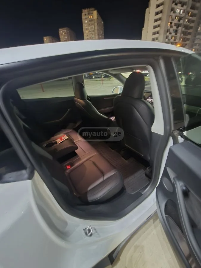 Tesla Model Y 2023 — миниатюра 4