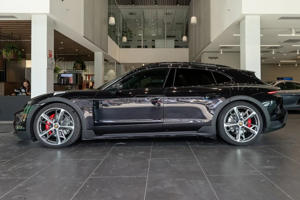 Porsche Taycan 4 S Cross Turismo 2023 — миниатюра 2