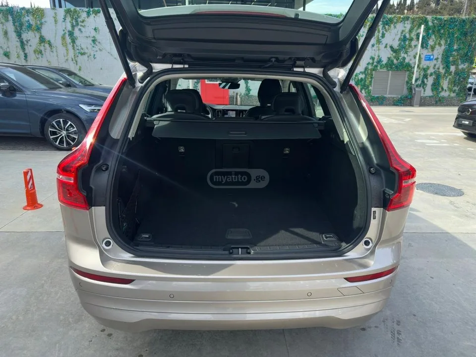 Volvo XC 60 2023 — миниатюра 3