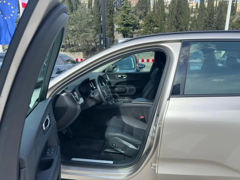 Volvo XC 60 2023 — миниатюра 5