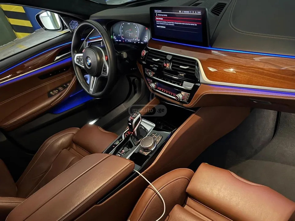 BMW M5 Base 4dr All-Wheel Drive Sedan 2023 — миниатюра 3