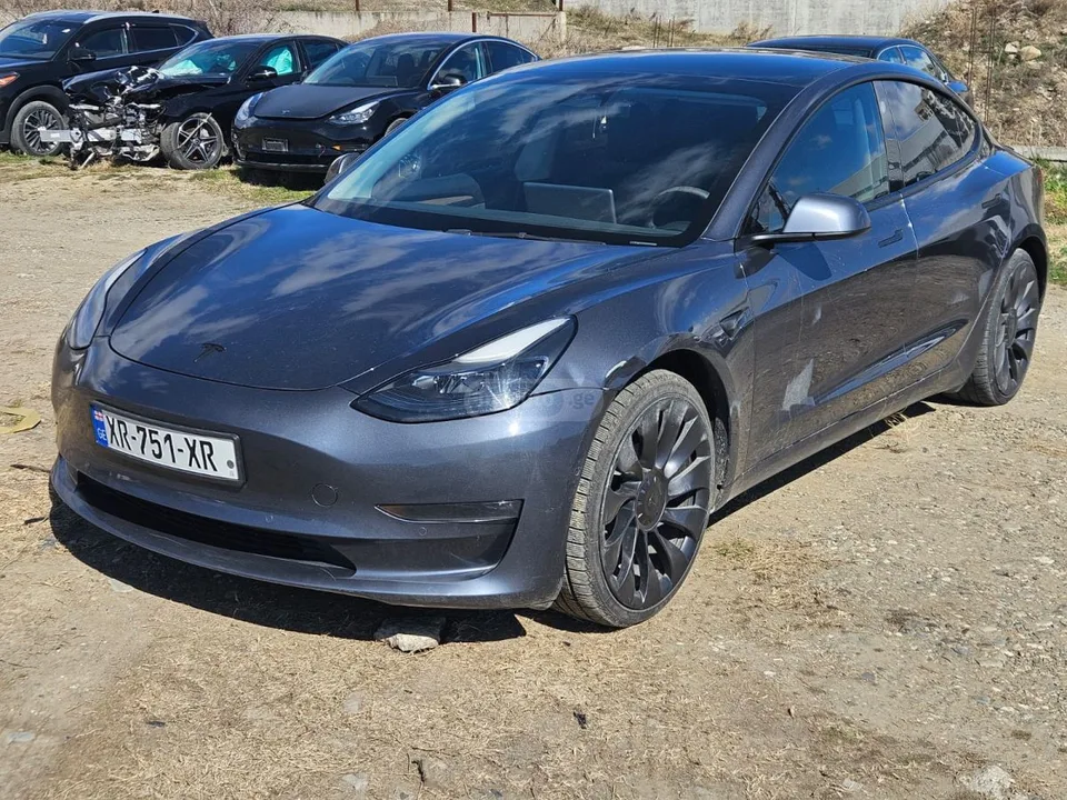 Tesla Model 3 2022 — миниатюра 2