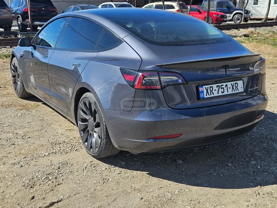 Tesla Model 3 2022 — миниатюра 4
