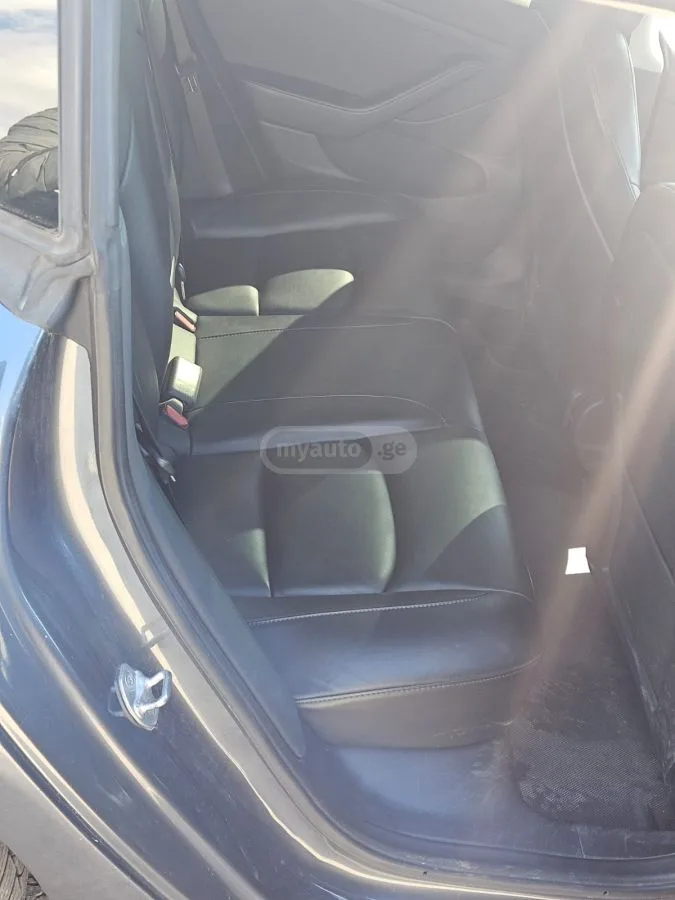 Tesla Model 3 2022 — миниатюра 5