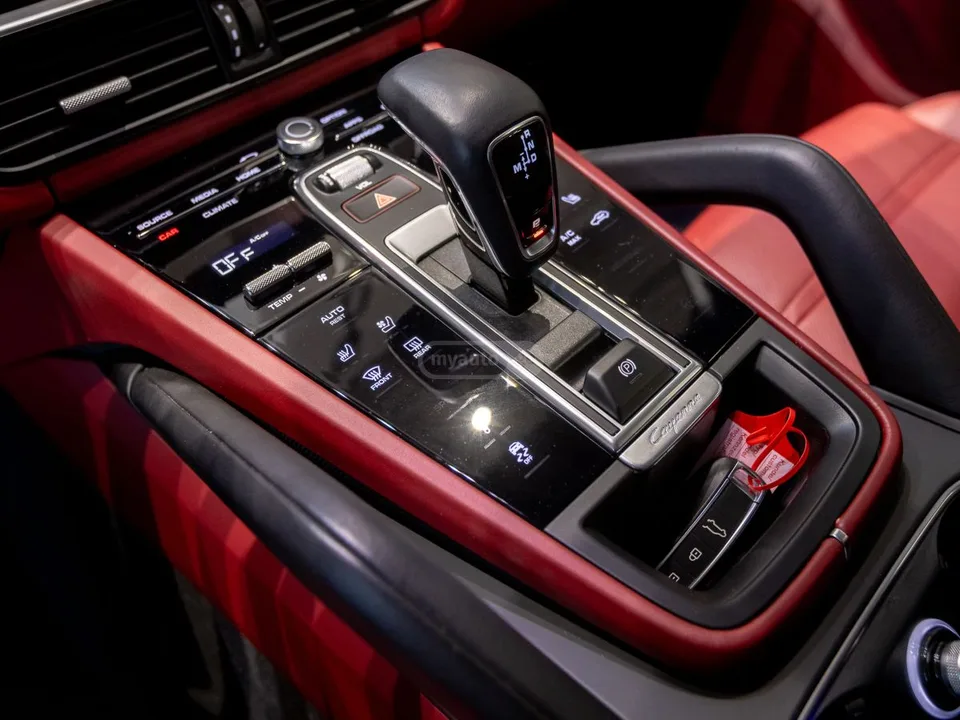 Porsche Cayenne Coupe 2022 — миниатюра 4