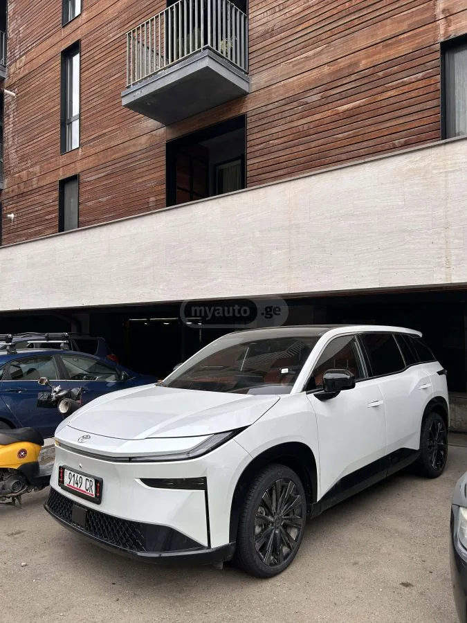 Toyota bZ3X 2025 — фото 1, купить с доставкой в Москву