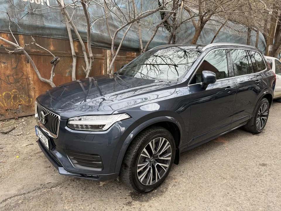 Volvo XC 90 2022 — фото 1, купить с доставкой в Москву