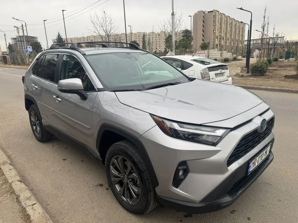 Toyota RAV 4 XLE Premium 4dr All Wheel Driv 2024 — миниатюра 2
