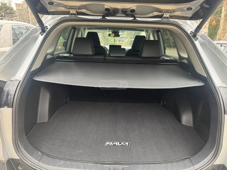 Toyota RAV 4 XLE Premium 4dr All Wheel Driv 2024 — миниатюра 4
