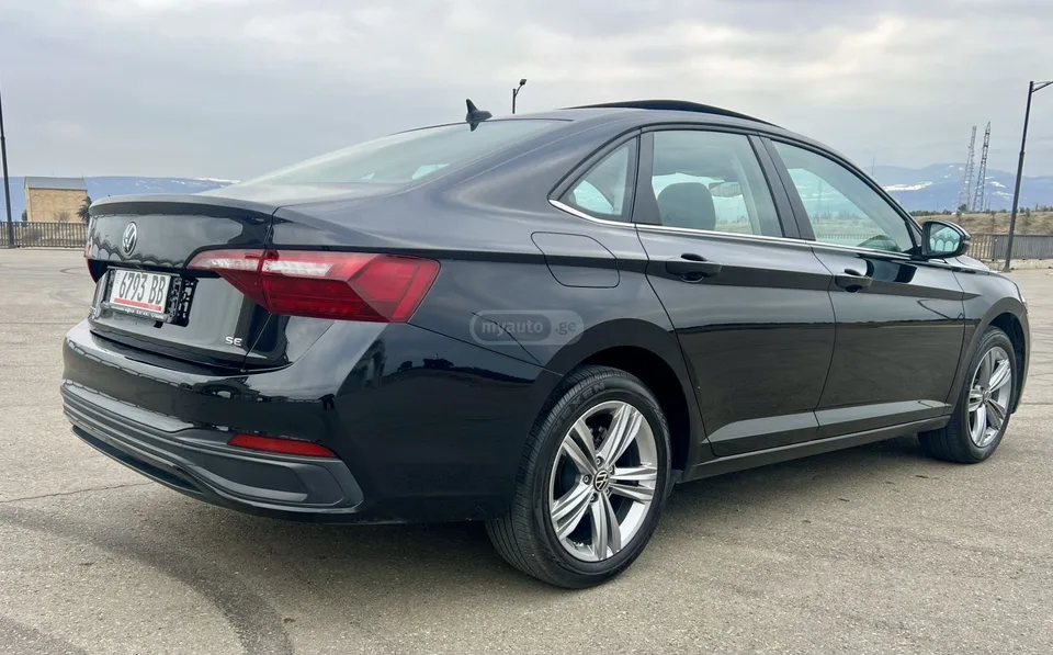 Volkswagen Jetta Se 2023 — миниатюра 3