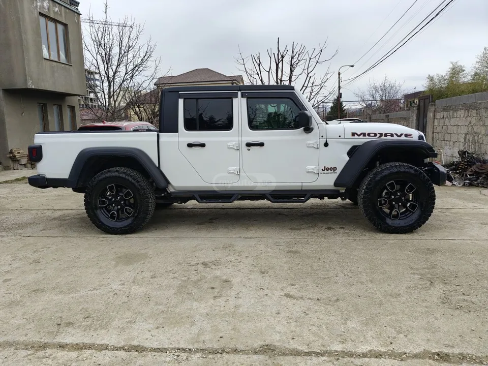 Jeep Gladiator mojave 2023 — миниатюра 5