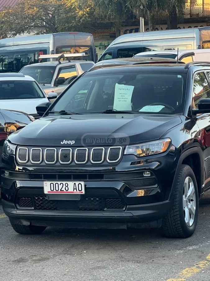 Jeep Compass Latitude Lux 4dr 4x4 Automatic 2022 — фото 1, купить с доставкой в Москву