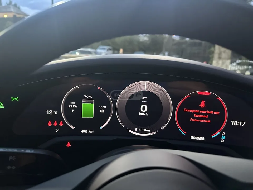 Porsche Taycan 4 S 2025 — миниатюра 5