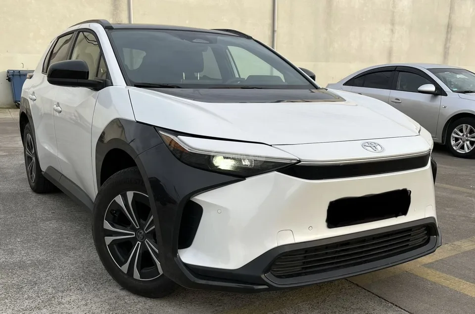 Toyota bZ4X 2024 — фото 1, купить с доставкой в Москву