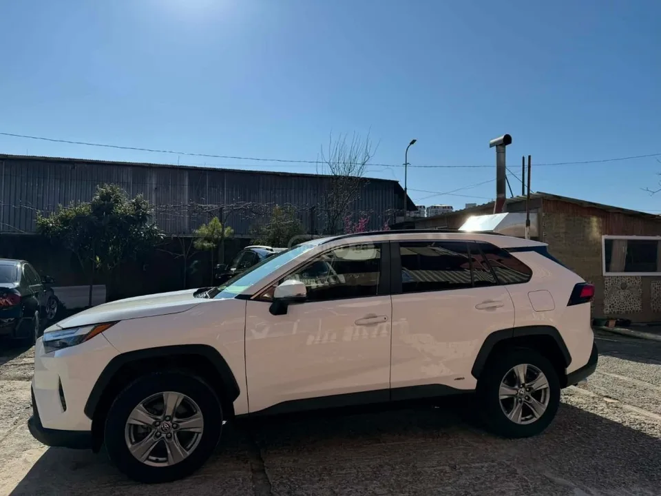 Toyota RAV4 2022 — миниатюра 2