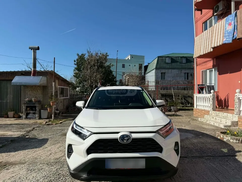 Toyota RAV4 2022 — фото 1, купить с доставкой в Москву