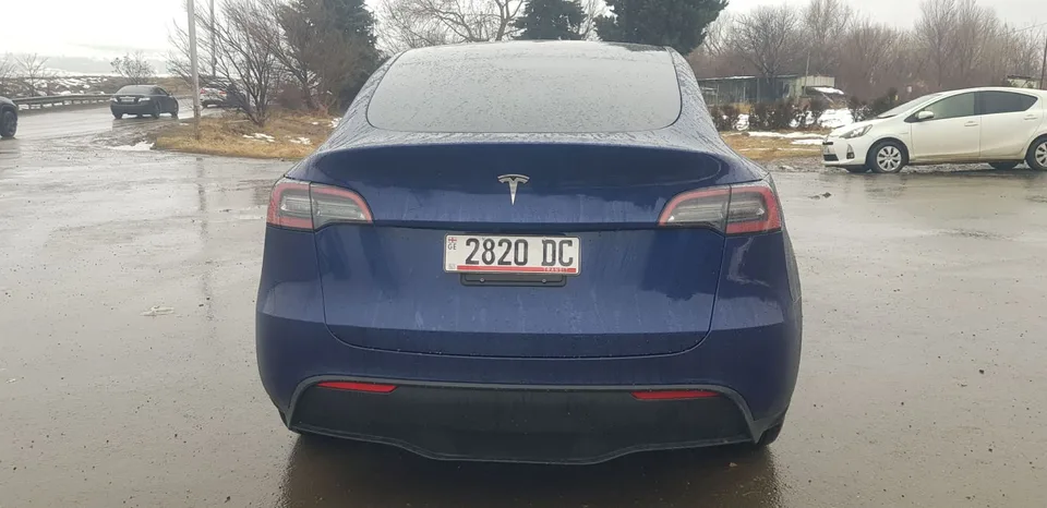 Tesla Model Y long range dual motor 2023 — миниатюра 4