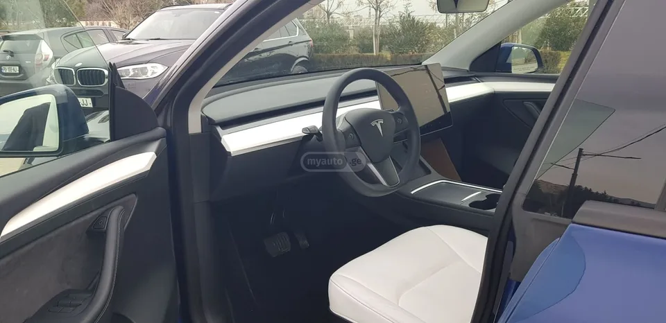 Tesla Model Y long range dual motor 2023 — миниатюра 5