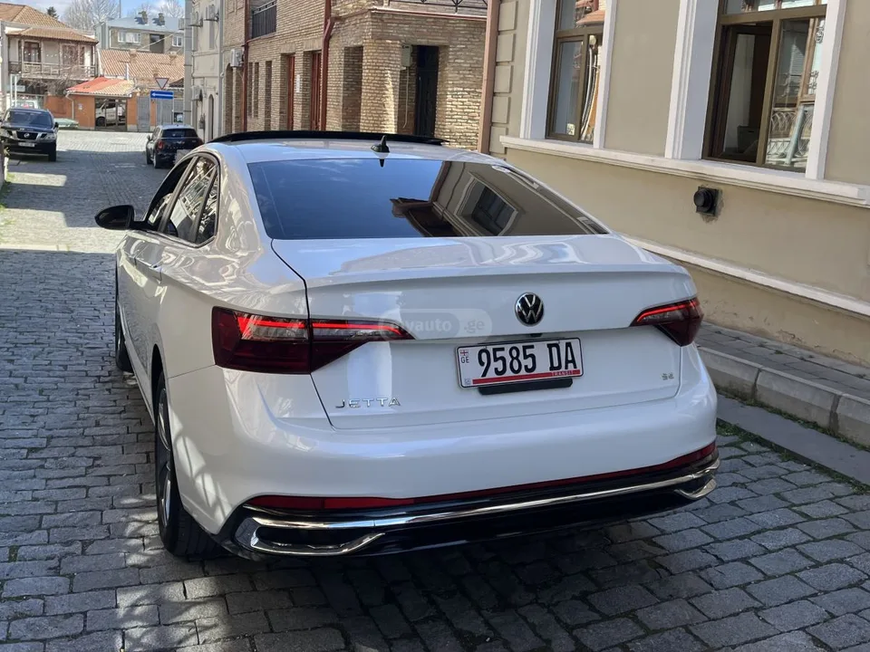 Volkswagen Jetta 2023 — миниатюра 3