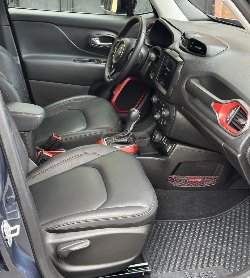 Jeep Renegade Trailhawk 4dr 4x4 Automatic 2022 — миниатюра 3