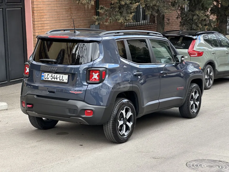 Jeep Renegade Trailhawk 4dr 4x4 Automatic 2022 — миниатюра 4