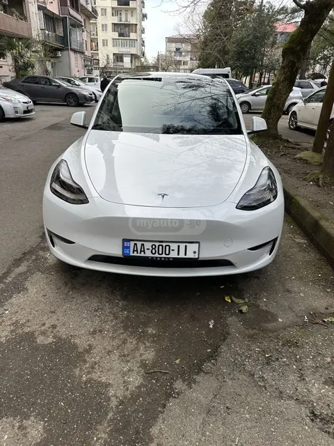 Tesla Model Y 2024 купить в Москве