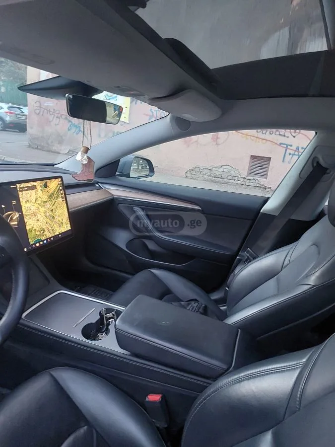 Tesla Model 3 2023 — миниатюра 4