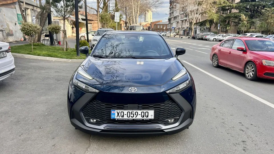 Toyota CHR 2024 — фото 1, купить с доставкой в Москву
