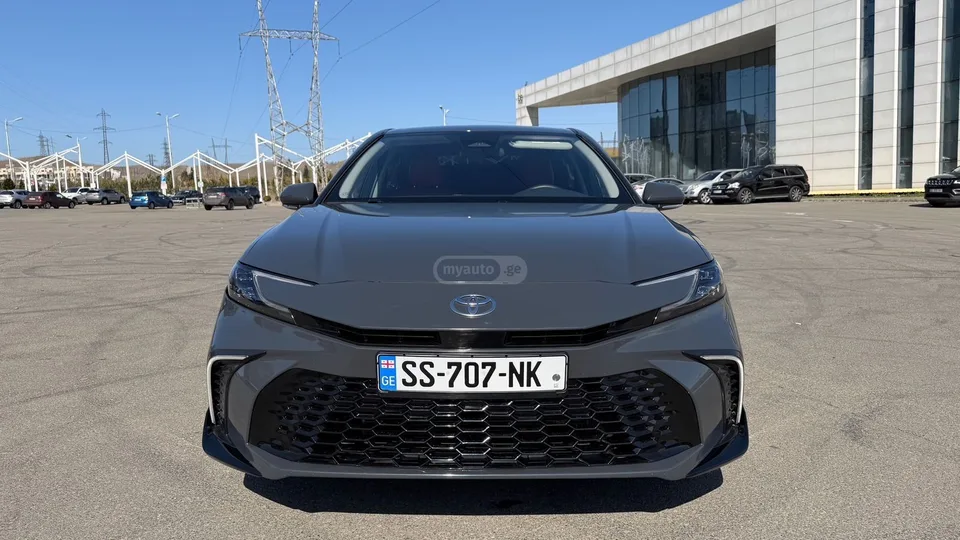 Toyota Camry Base 4dr All-wheel Drive Autom 2025 — миниатюра 2