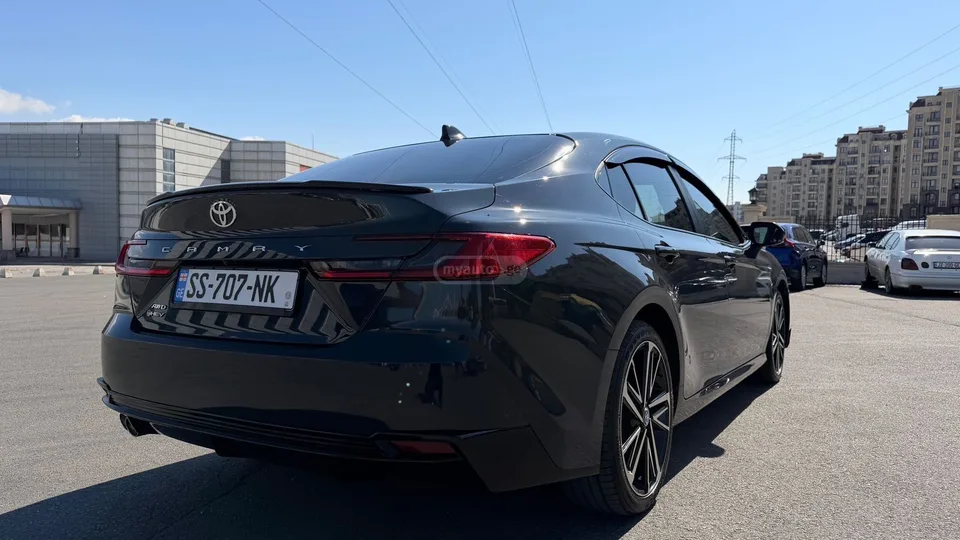 Toyota Camry Base 4dr All-wheel Drive Autom 2025 — миниатюра 4