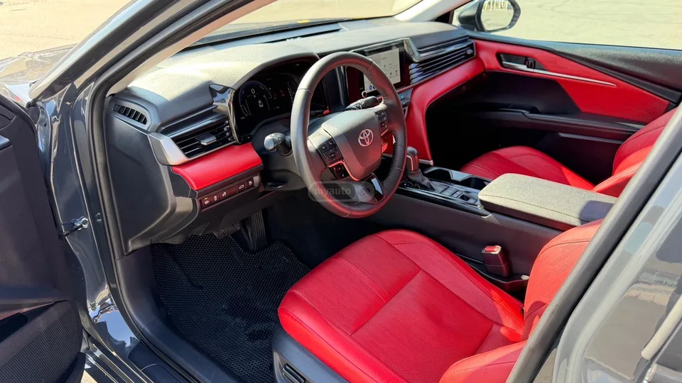 Toyota Camry Base 4dr All-wheel Drive Autom 2025 — фото 1, купить с доставкой в Москву