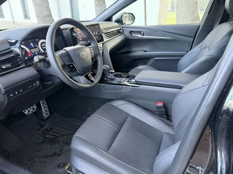 Toyota Camry 2025 — миниатюра 4