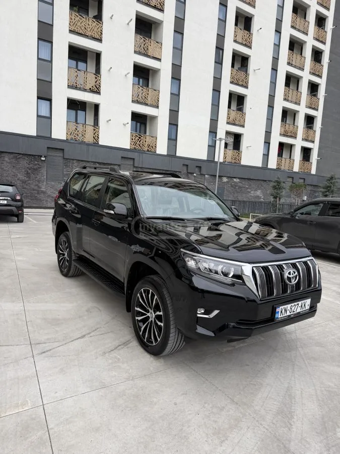 Toyota Land Cruiser Prado Проходной 2022 — фото 1, купить с доставкой в Москву