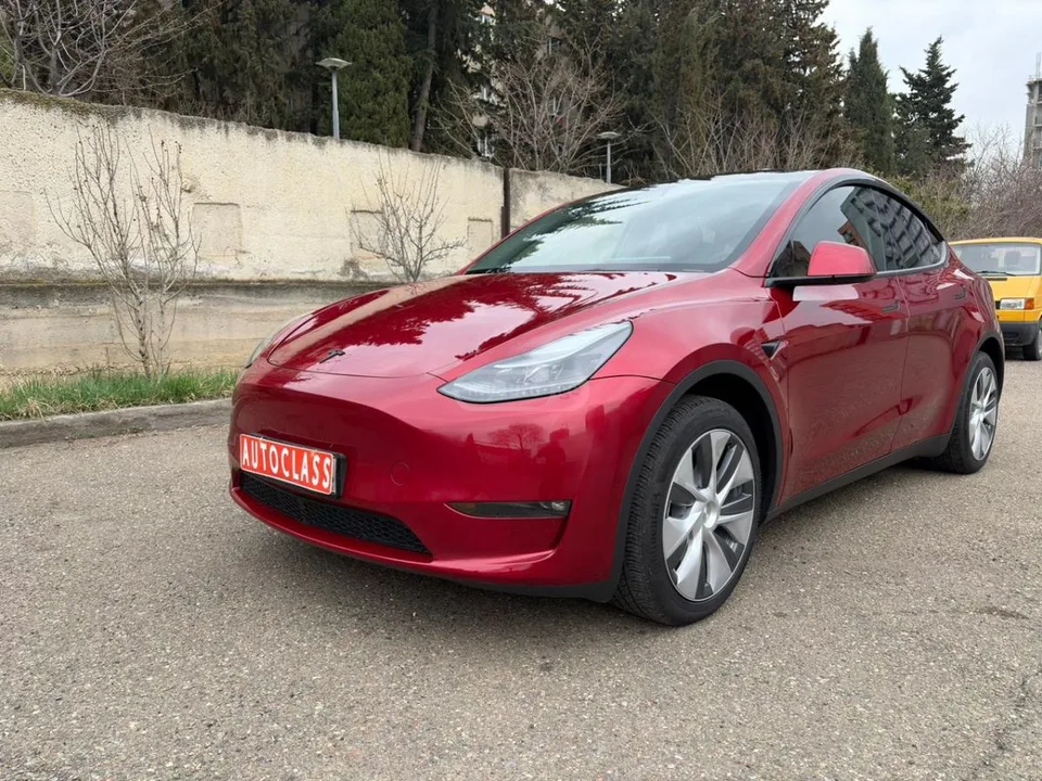 Tesla Model Y 2024 — миниатюра 2