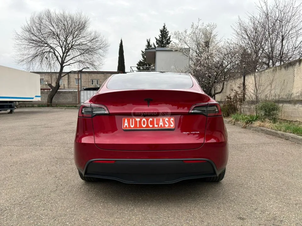 Tesla Model Y 2024 — миниатюра 3