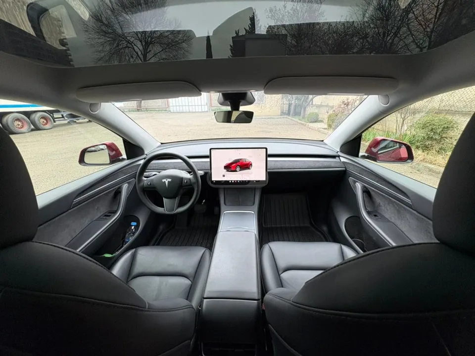 Tesla Model Y 2024 — миниатюра 4