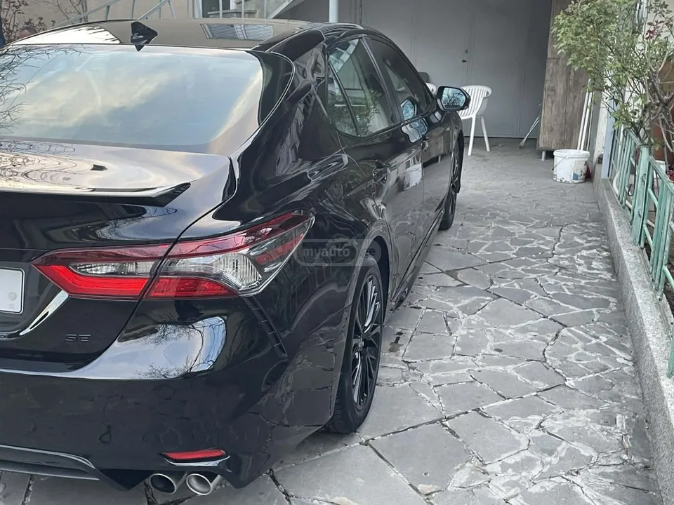 Toyota Camry SE 2022 — миниатюра 3