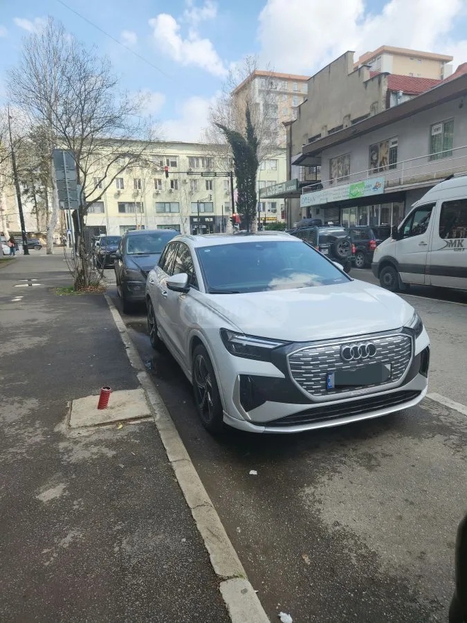 Audi Q4 E-Tron Premium + 2023 — миниатюра 2
