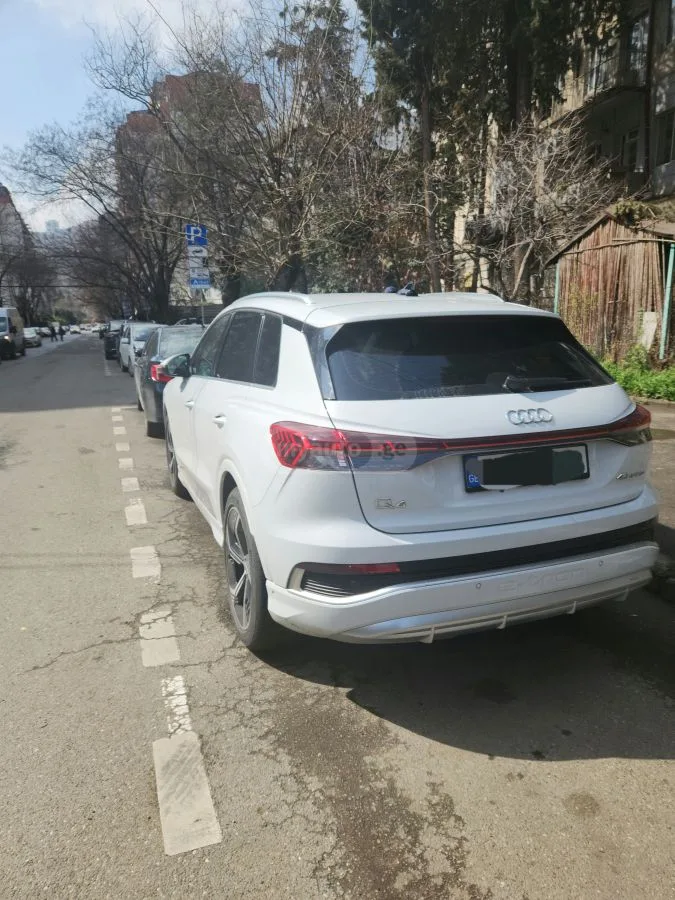 Audi Q4 E-Tron Premium + 2023 — миниатюра 3